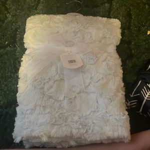 Kyle and deena super soft plush blanket